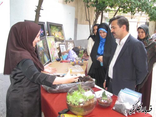بازدید معاون استاندار و فرماندار ویژه از نمایشگاه دختران به مناسبت روز ملی دختران