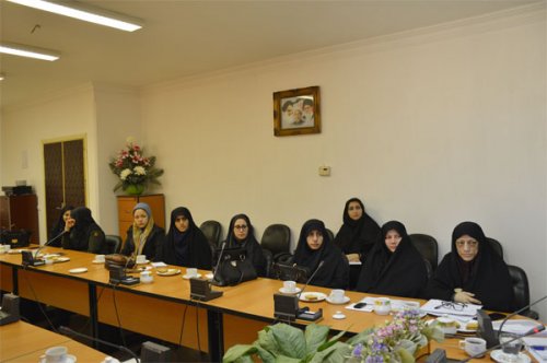 بانوان در پیروزی انقلاب اسلامی نقش اصلی و اساسی ایفا کرده اند