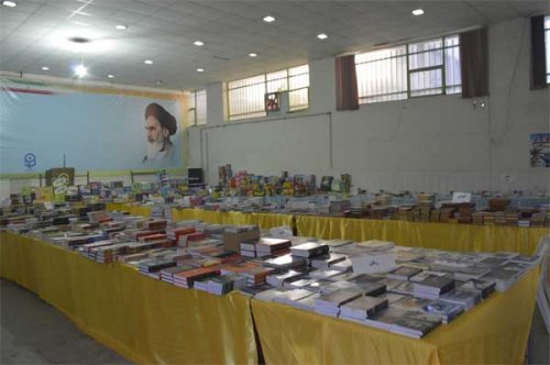 به مناسبت روز دانشجو و هفته پژوهش نمایشگاه کتاب در شهرستان گنبدکاووس افتتاح شد
